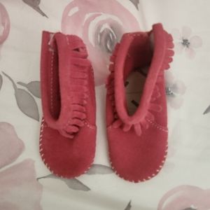 Minnetonka pink moccasins infant size 4